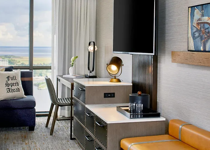 Central hotel: Renaissance Mobile Riverview Plaza Hotel